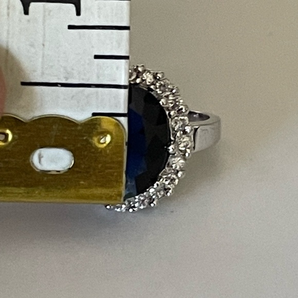 Blue Quartz & White Topaz Cocktail Ring - Picture 10 of 10